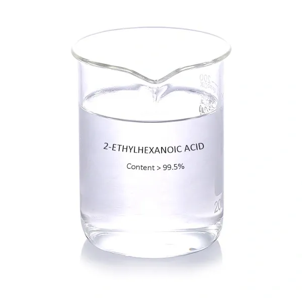 Amostra de 2-Ethylhexanoic acid num copo de vidro transparente
